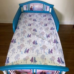 Frozen TODDLER bed / CRIB MATTRESS SHEETS